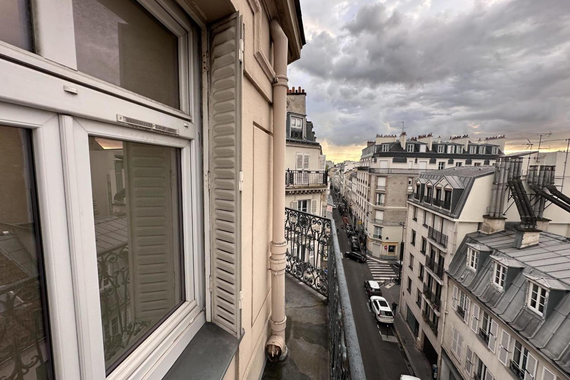 Beautiful T2 With Balcony - Near Parc Clichy *