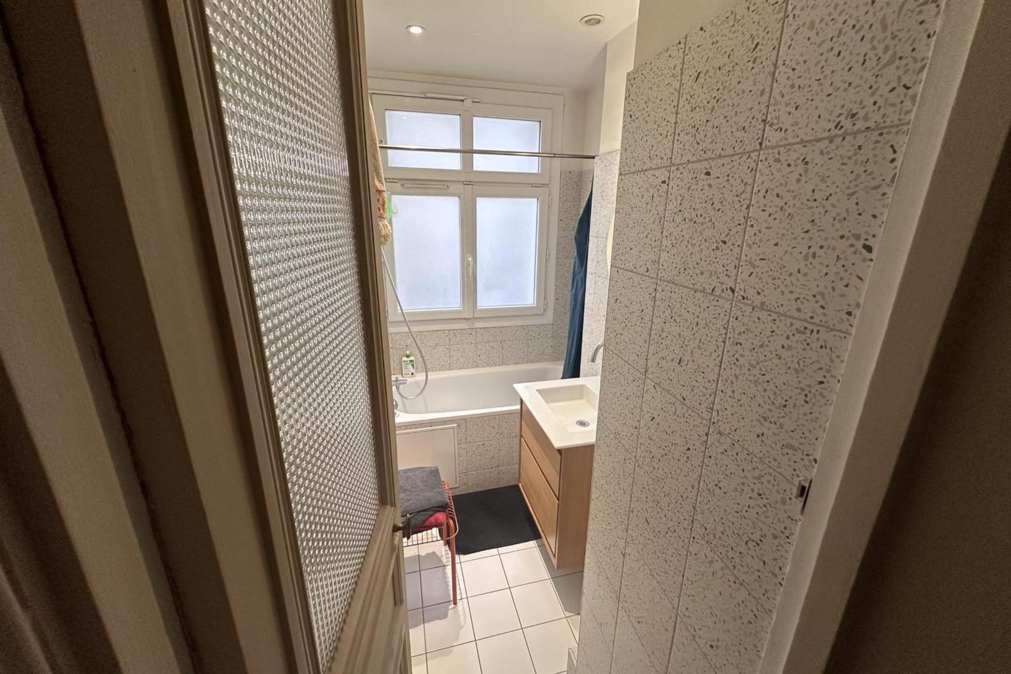 Beautiful T2 With Balcony - Near Parc Clichy * Parijs