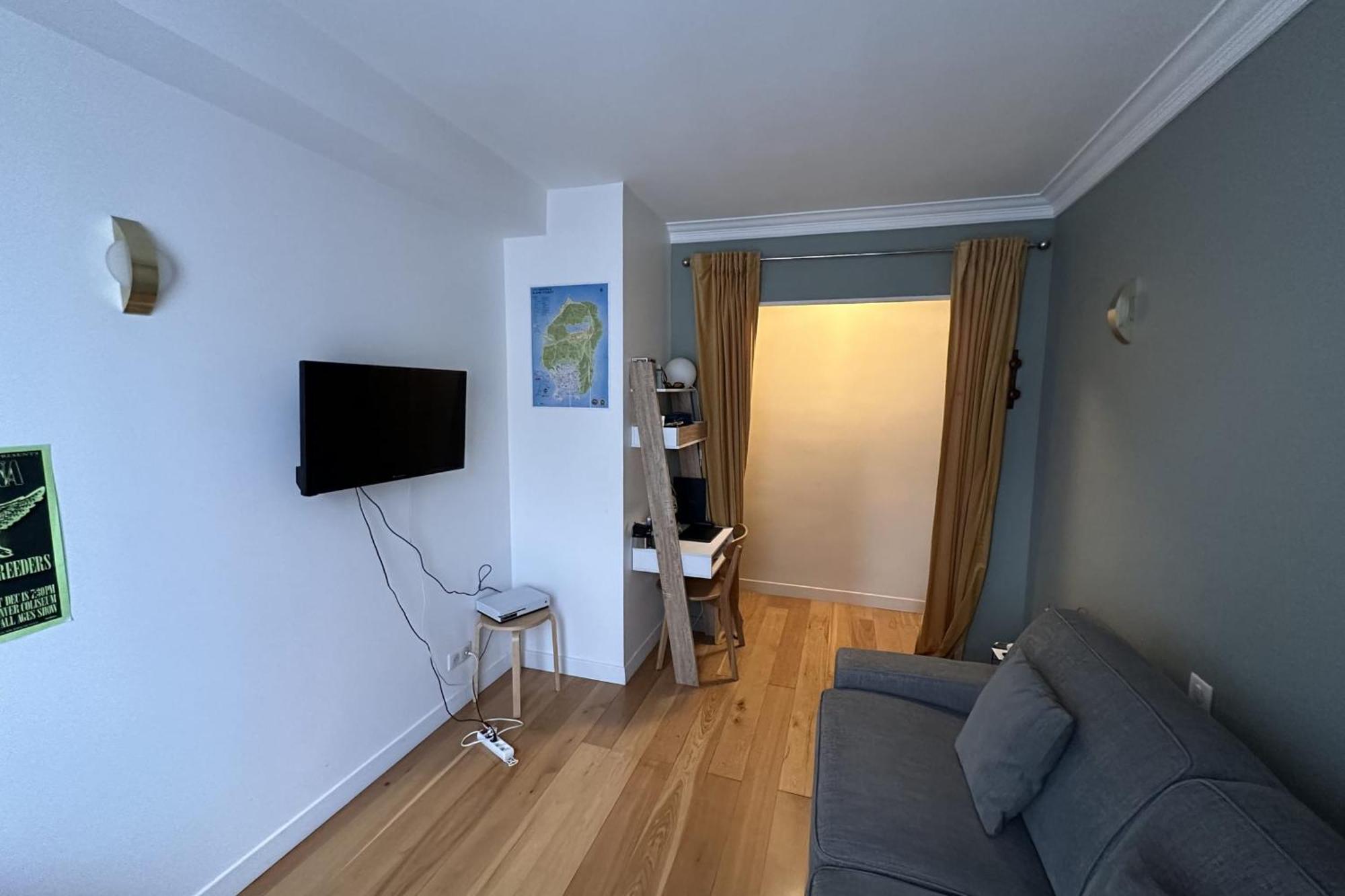 Beautiful T2 With Balcony - Near Parc Clichy * Parijs